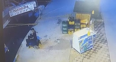 Akülü sandalye ile geldiği iskeleden kendini denize bıraktı