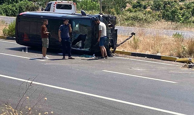 Alanya'da karşı şeride geçen hafif ticari araç ticari taksiyle çarpıştı: 1 yaralı