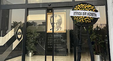 Altay taraftarından siyah çelenk protestosu