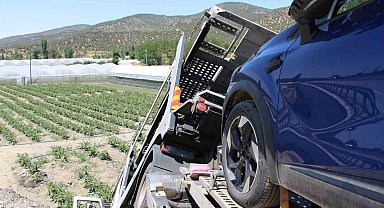 Amasya'da çarpışan tır ile kamyonet tarlaya uçtu: 2 yaralı