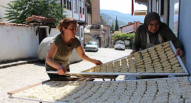 Amasya'da tescilli 'sıkma tarhana' sezonu başladı