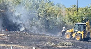 Anız yangını ormana sıçramadan söndürüldü