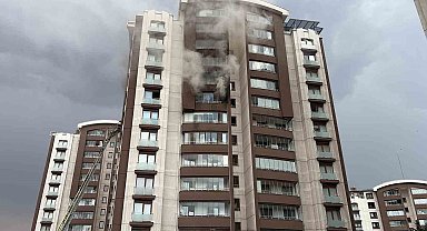 Ankara'da 14 katlı binada çıkan yangında mahsur kalan 2 kişi kurtarıldı