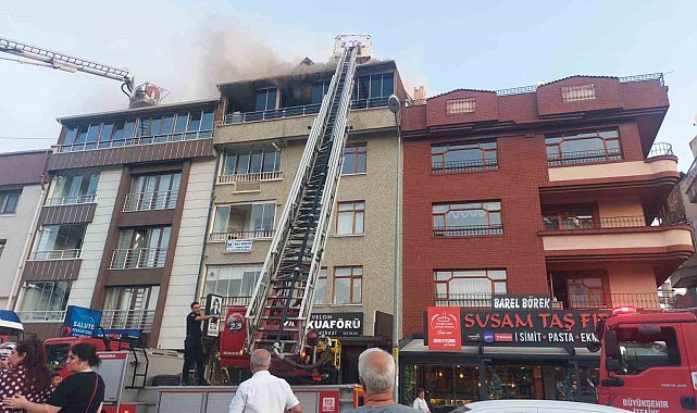 Ankara'da bir binanın en üst katından korkutan yangın