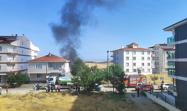 Ankara'da garajda park halinde bulunan araç yanarak kül oldu