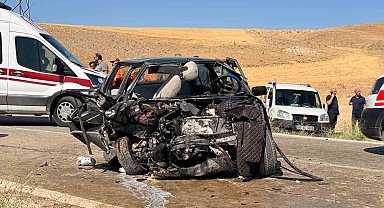 Ankara'da iki araç kafa kafaya çarpıştı: 1 ölü, 4 yaralı