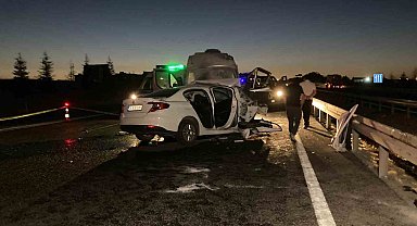Ankara'da ters yöne giren araç minibüs ile kafa kafaya çarpıştı: 1 ölü