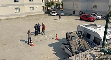 Anne-kız araçla 5 metre yükseklikten siteye uçtu