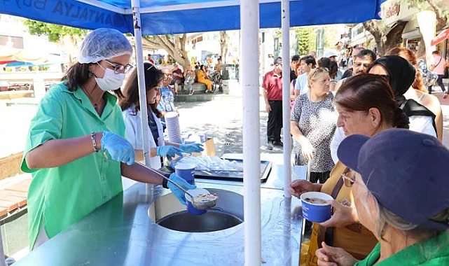 Antalya Büyükşehir Belediyesi geleneksel aşure ikramlarına başladı