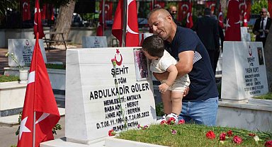 Antalya'da şehit annelerinin gözüyaşlı duaları 15 Temmuz'un acısını tazelendi