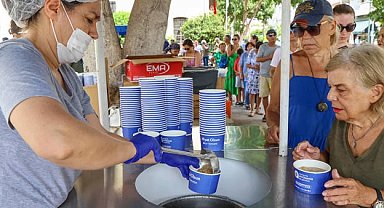 Antalya'da geleneksel aşure ikramları devam ediyor
