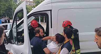 Araçta fenalaşan vatandaş kurtarıldı