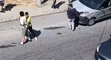 Arnavutköy'de 2 kişi arasında ilginç kavga