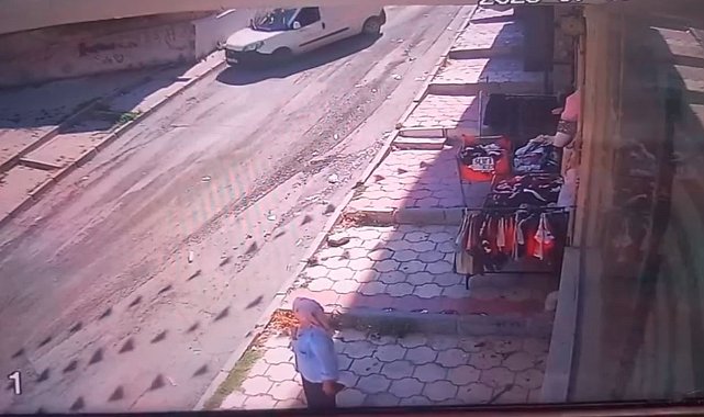Arnavutköy'de freni boşalan teknik servis aracından personel kendini attı