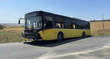 Arnavutköy'de İETT otobüsü ile otomobil kafa kafaya çarpıştı: 1 ölü