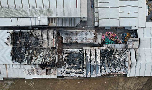 Arnavutköy'de yanan fabrika havadan görüntülendi