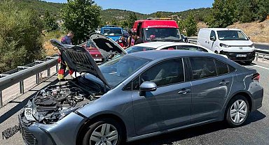 Asfaltın erimesi zincirleme kazaya neden oldu: 8 yaralı