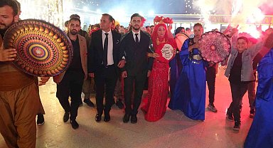 Aşiret düğününde damada 7 buçuk milyon, geline 1 buçuk kilo altın takıldı