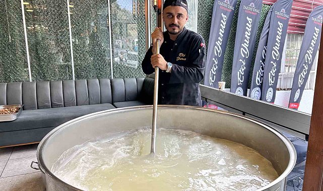 Asırlardır süren geleneği devam ettiren esnaf 5 bin kişiye aşure dağıttı