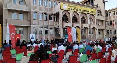 Atatürk Lisesi mezunları ikinci kez bir araya geldi