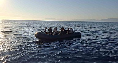 Ayvacık'ta 16'sı çocuk 23 kaçak göçmen kurtarıldı