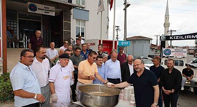 Bafra Madeni Sanatkarlar Odası 2 bin kişiye aşure dağıttı