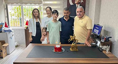 Bafra'da LGS Türkiye birincisine pastalı kutlama