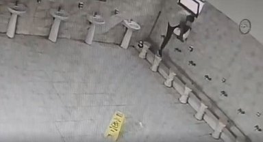 Bağcılar'da bir camiinin musluklarını tekmeleyerek zarar veren şahıs gözaltına alındı