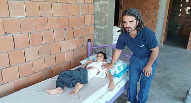 Bahçede oynayan 8 yaşındaki çocuk, yorgun mermi ile yaralandı