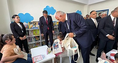 Bakan Ersoy İran sınırında kütüphane açılışını gerçekleştirdi
