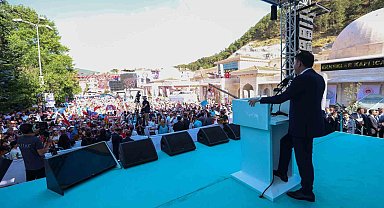 Bakan Kurum: "Bugün bir yandan deprem bölgesinde 250 bin konutu teslim edip, 453 bin hedefine koşarken, diğer taraftan 81 ilimizde on binlerce projeyi yapabilen büyük ve güçlü bir Türkiye var"