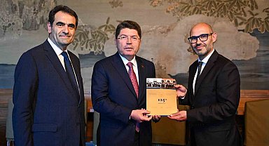 Bakan Tunç, Barış Sarayı'nda incelemelerde bulundu