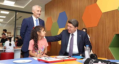 Bakan Tunç'tan Şahinbey Millet Cami ve Millet Kütüphanesi'ne tam not