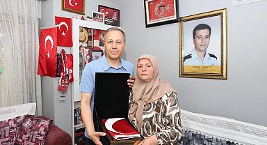 Bakan Yerlikaya'dan şehit ailesine ziyaret