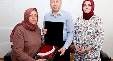Bakan Yerlikaya'dan şehit bekçinin ailesine ziyaret
