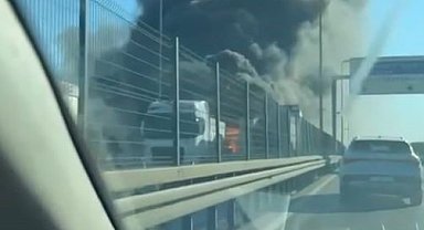 Bakırköy'de metrobüsün alevlere teslim olduğu anlar kamerada