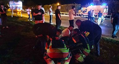 Balıkesir'de motosikletle otomobil kaza yaptı; 1ölü, 1 yaralı