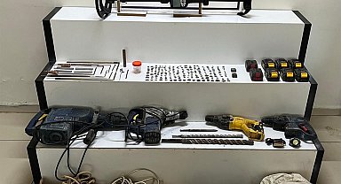 Balıkesir'de tarihi eser ve patlayıcı madde ele geçirildi