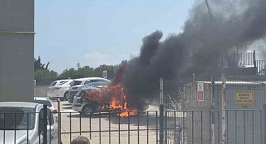 Bandırma'da hastane otoparkında araç yangını