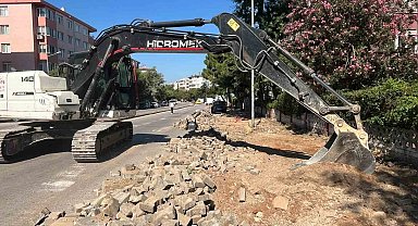 Bandırma'da kaldırım düzenleme çalışmaları başladı