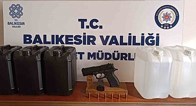 Bandırma'da ruhsatsız silah ve etil alkol ele geçirildi