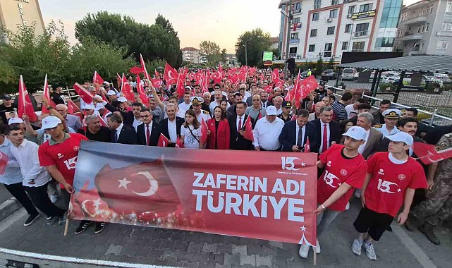 Bartın'da polisler, şehitlerin fotoğrafları ile yürüdü
