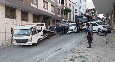 Başakşehir'de kontrolden çıkan vinç dehşet saçtı