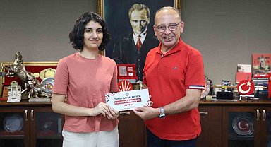 Başkan Akın'dan YKS ve MSÜ'de dereceye giren öğrenciye tebrik
