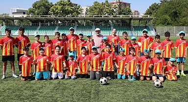 Başkan Çolakbayrakdar yaz okullarında çocuklarla buluştu