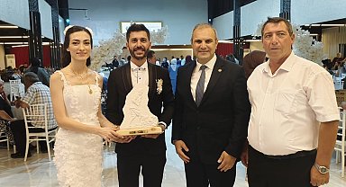 Başkan Dilsiz, genç çiftlerin mutluluğuna ortak oldu
