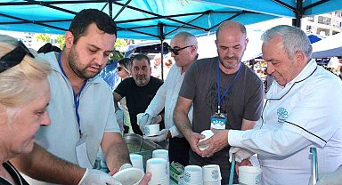 Başkan Şadi Özdemir'den aşure ikramı