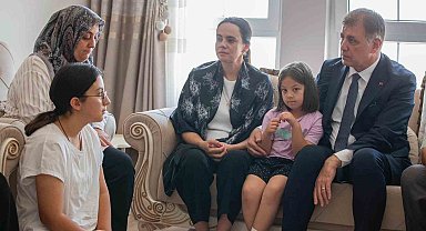 Başkan Tugay yangın şehidi İbrahim Demir'in ailesini ziyaret etti