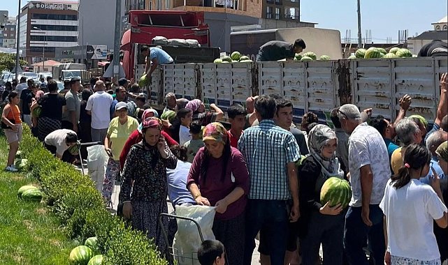 Başkandan çiftçiye destek, vatandaşa serinleten ikram