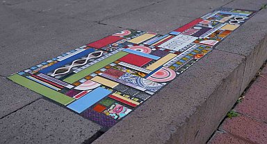 Başkent sokaklarındaki çatlaklar mozaikle renklendirildi